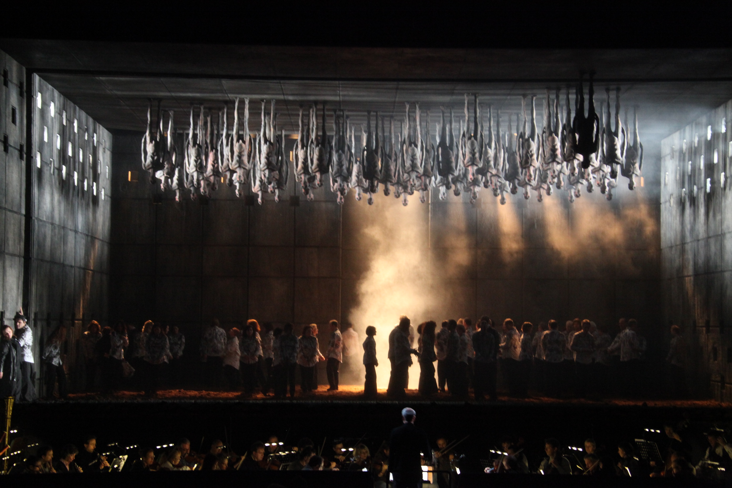 Il Nabucco “intimo” di Stefano Poda in scena al Teatro Verdi di Padova