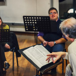 Prove di Norma - da sinistra a destra: Alessia Nadin (Clotilde), Cristian Saitta (Oroveso), Tiziano Severini (direttore d'orchestra)